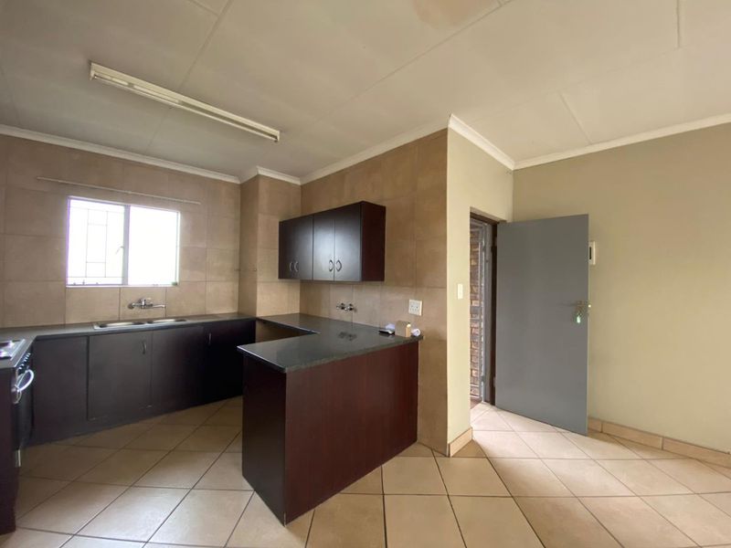 Stunning 2-Bedroom Apartment in a Secure Estate - Photo 6