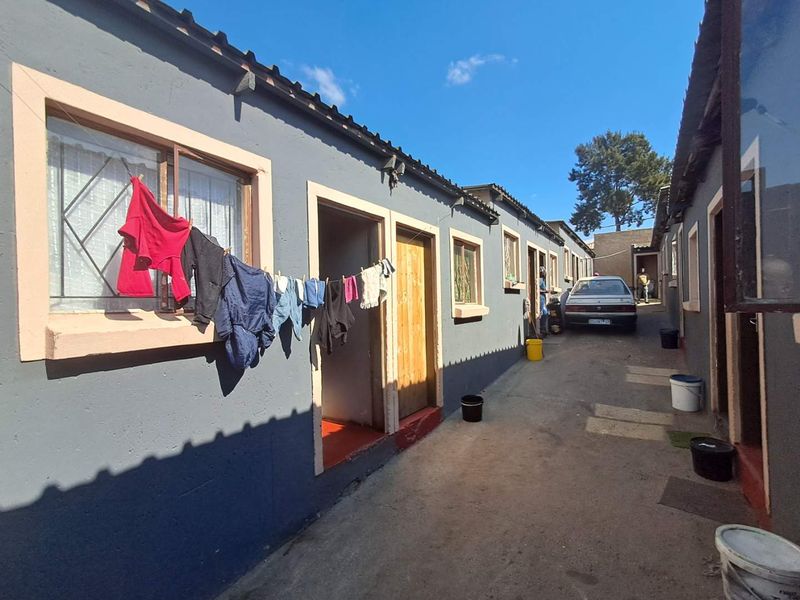 12 RENTED ROOMS IN IVORY PARK. - Photo 2