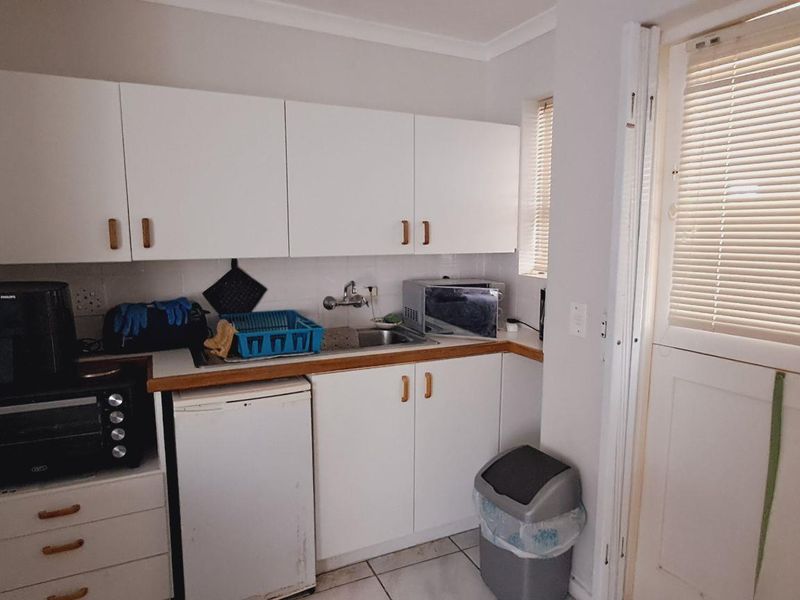 GARDEN FLAT with a LOCK-UP GARAGE - Photo 10