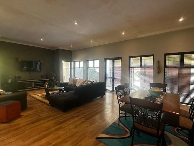 Your forever home is waiting – and it’s spectacular - Photo 4