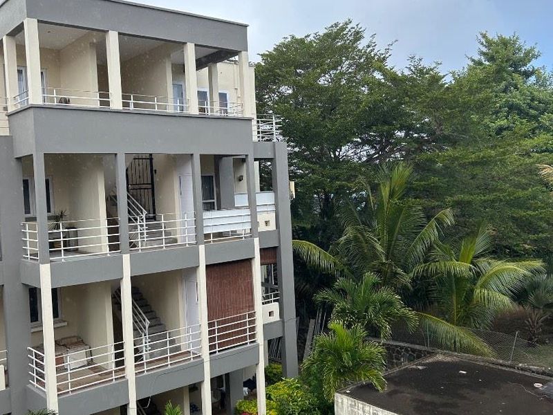 Charming 2-Bedrooms & Steps from Pereybere Beach - Photo 1