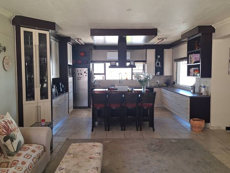 Entertain & Relax: Stunning Home with Wine Cellar! - Photo 8