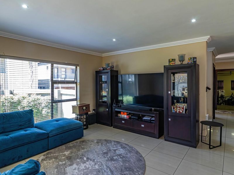 Spacious Family Home with Exceptional Entertainment Areas in Meyersdal - Photo 10