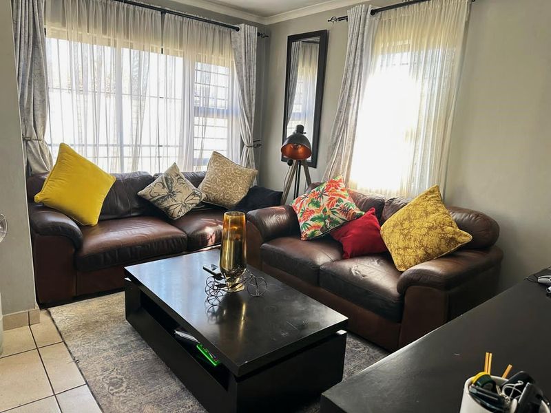 COZY 3 BED IN LEOPARD'S REST ESTATE.. - Photo 5