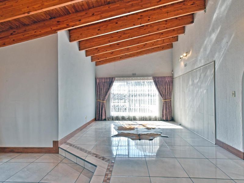 Best Location! - Photo 7