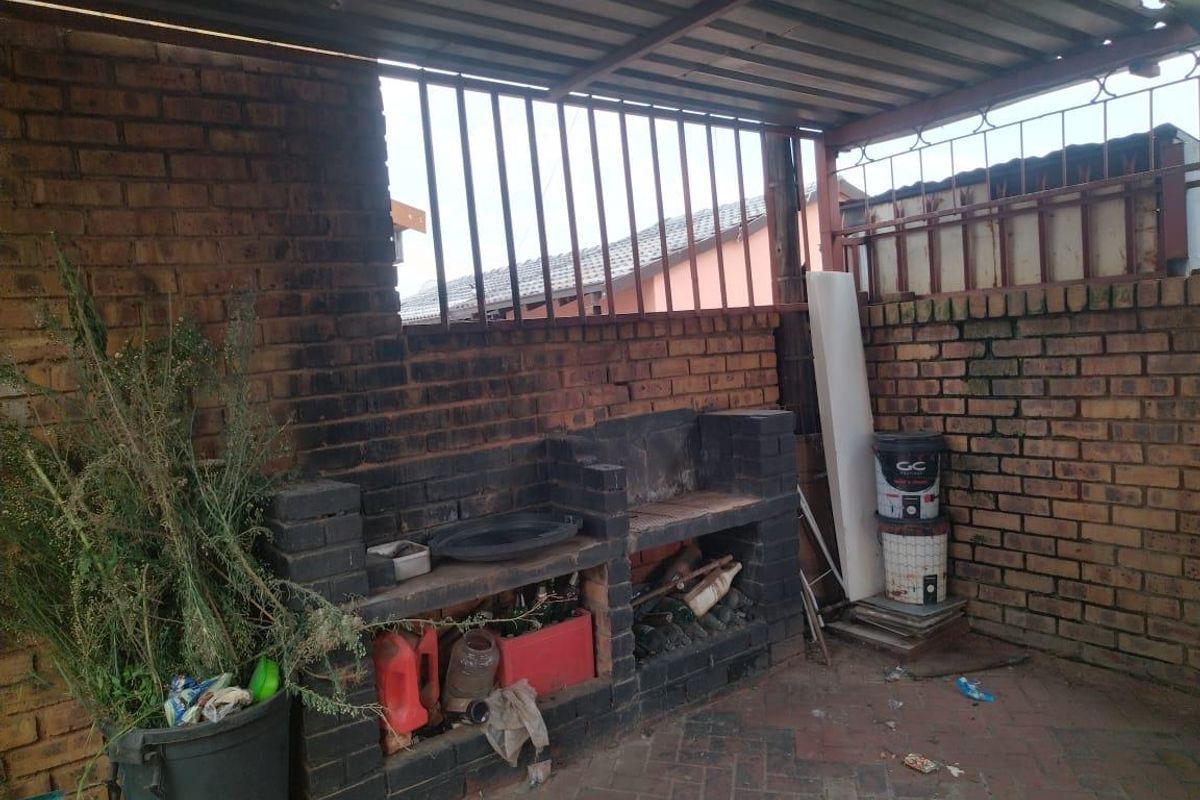 3 bedrooms house for sale in Soshanguve BB - Photo 2