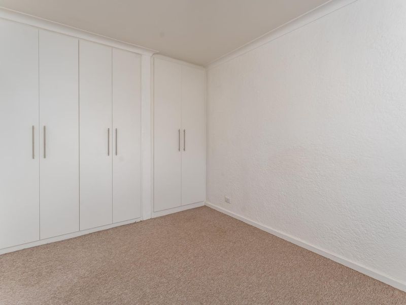 INVESTMENT 1 BED APARTMENT. - Photo 5