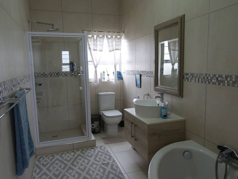 IMMACULATE MODERN DOUBLE-STORY TOWNHOUSE WITH SPACIOUS GARDEN - Photo 10