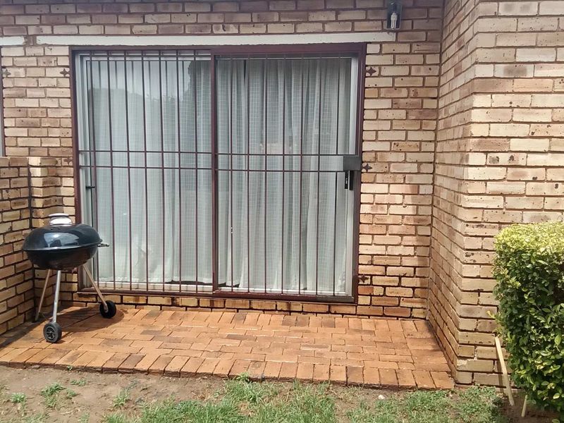 INVESTORS , NEWLY WEDS OR PENSIONER - Photo 9