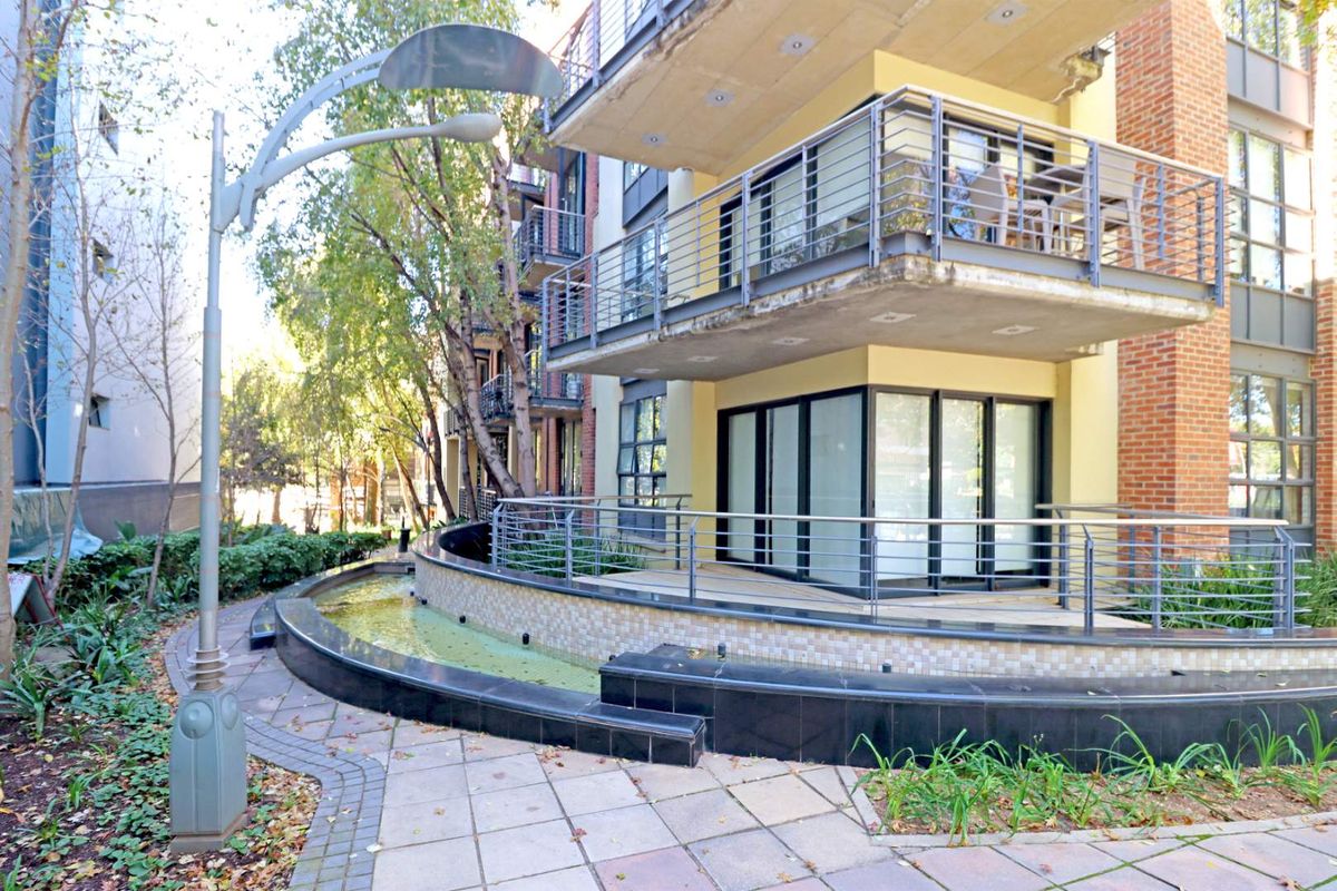 Stylish Furnished 2 Bed Apartment in Melrose Arch with backup power - Photo 2