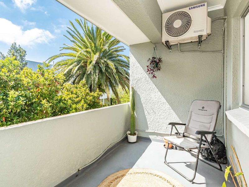 Immaculate Apartment in Rondebosch Village - R1.995m - Photo 10