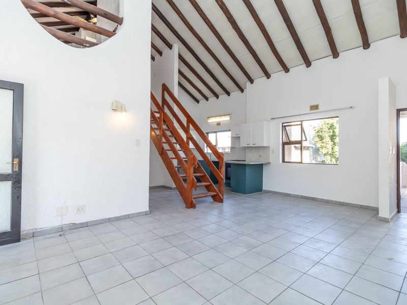 Cozy 3 Bedroom / Large Loft, 2 Bathroom Apartment - Photo 8