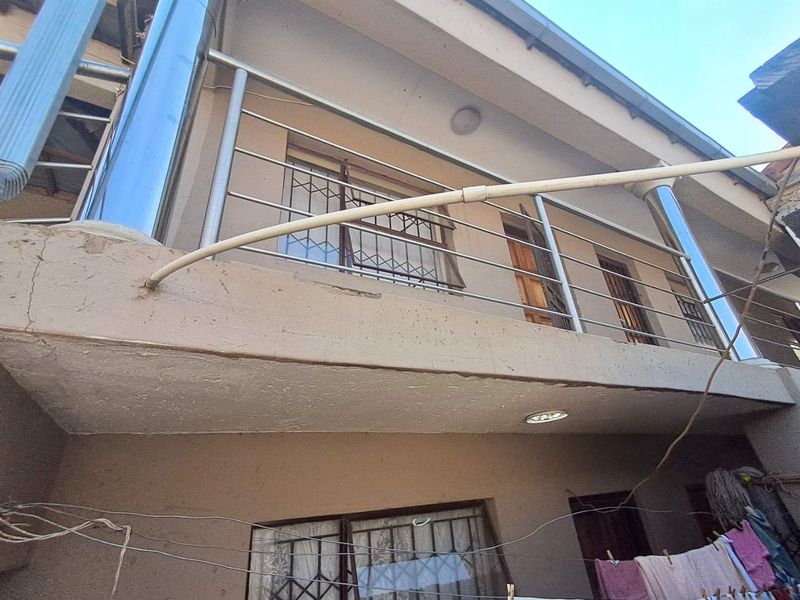 12 Room Investment Property In Ivory Park - Photo 9