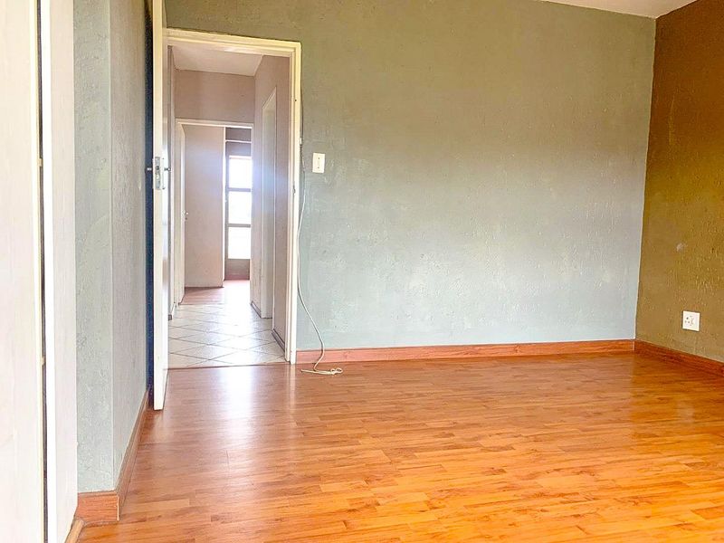 Live in Style: 2-Bedroom with Pool & Braai Area - Photo 2