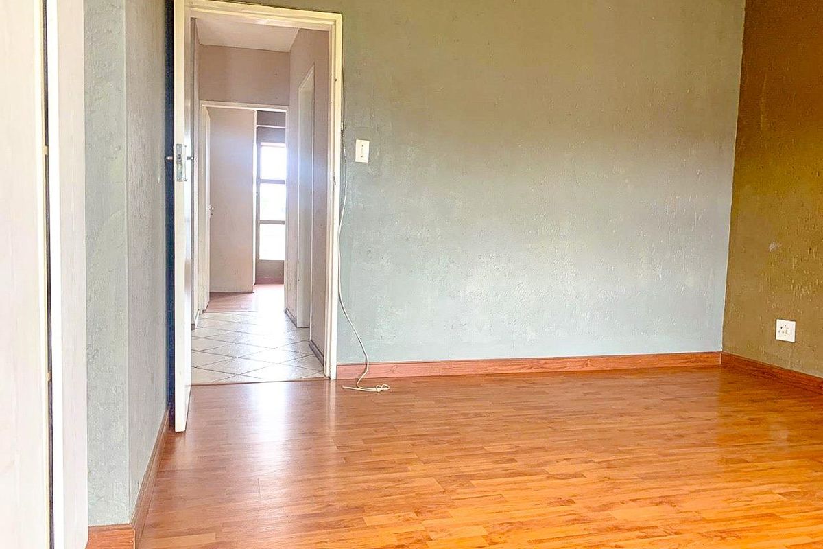 Live in Style: 2-Bedroom with Pool & Braai Area - Photo 2