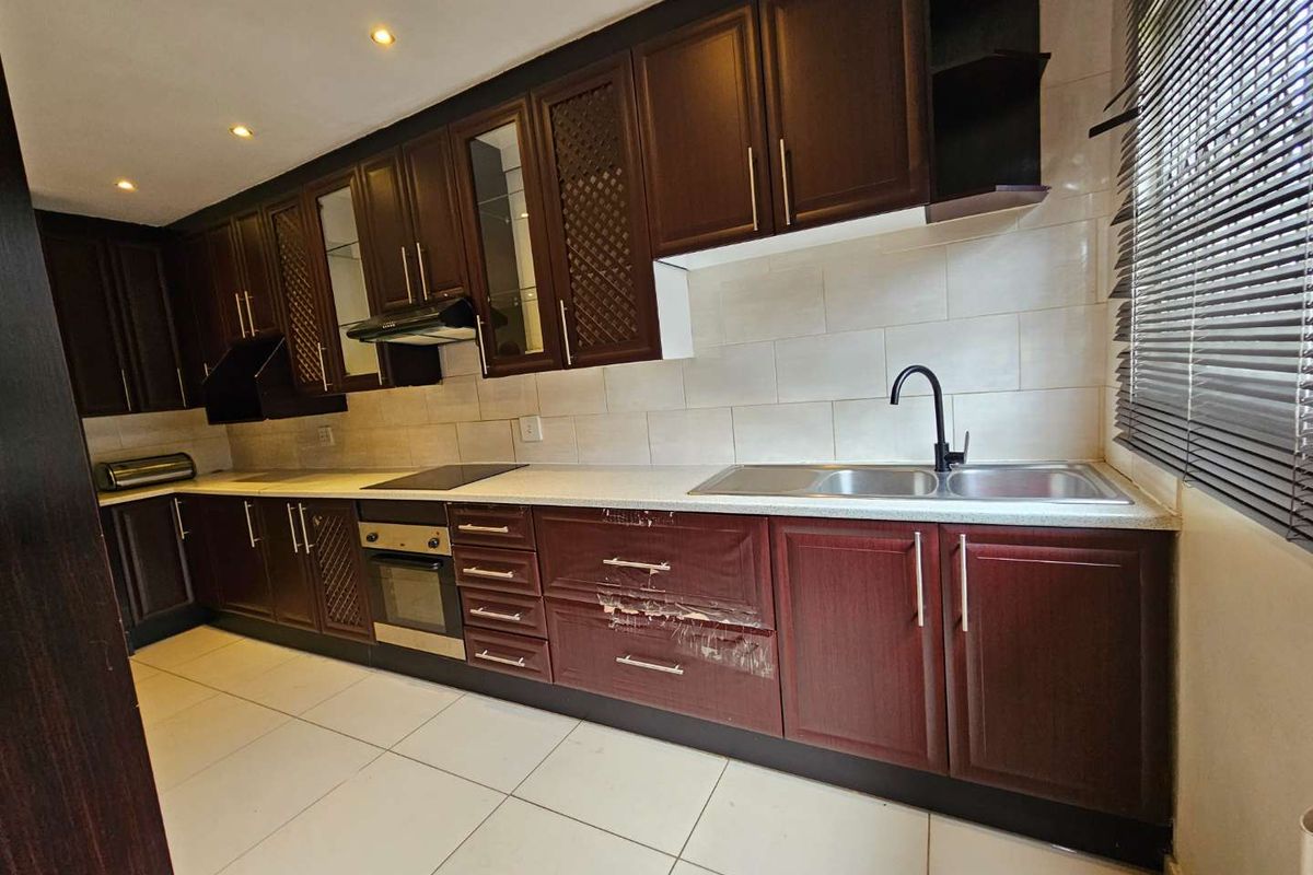 3 bedroom house in the heart of clarina - Photo 2