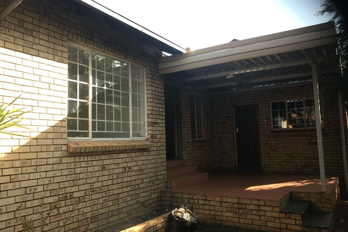 3 Bedroom simplex in Die Wilgers - Photo 3