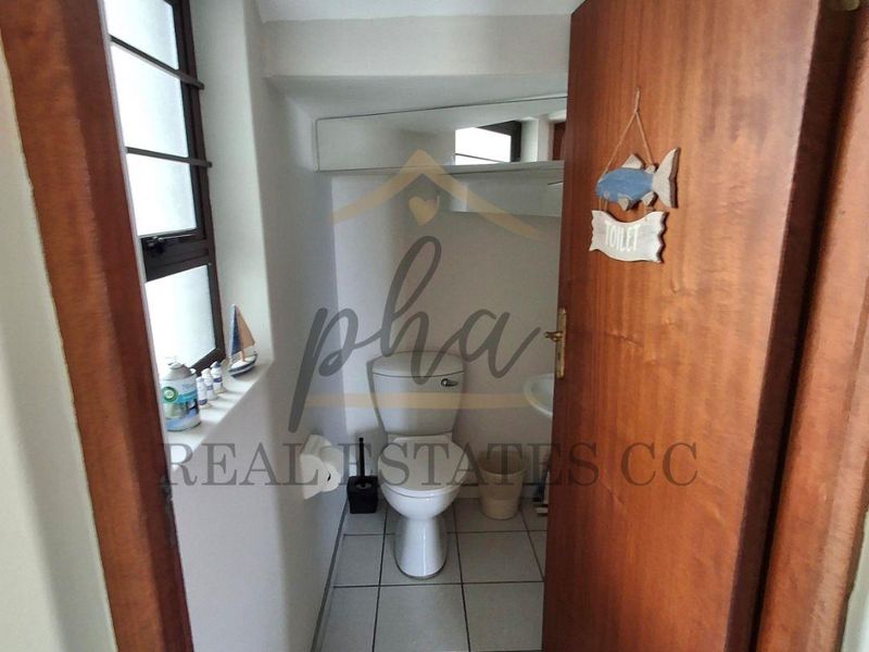 4 Bedroom Townhouse for Sale in Central Swakopmund -Zoned with Business Rights! - Photo 8