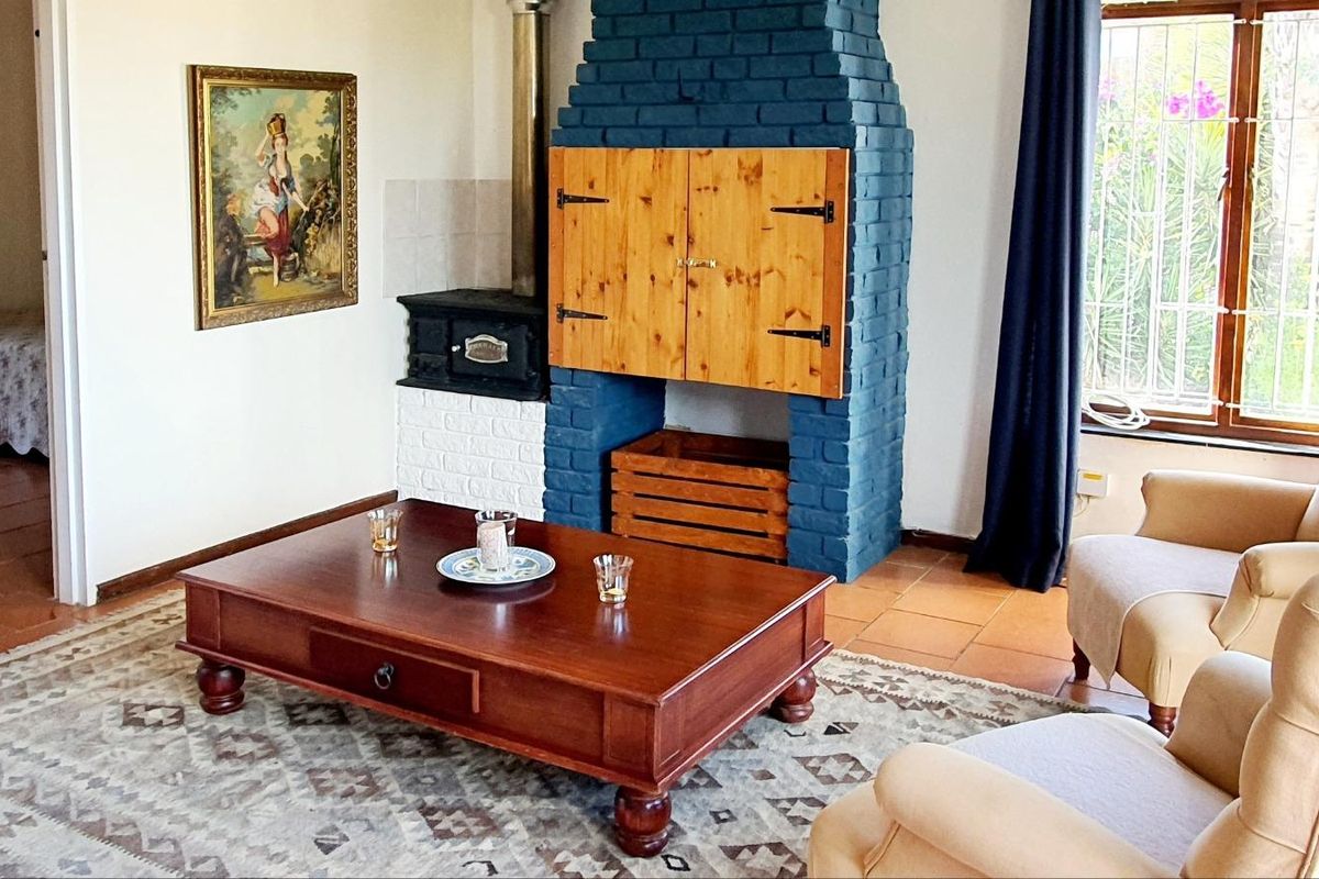 Spacious 1-Bed Apartment in Heldervue with Fireplace & Patio! - Photo 5