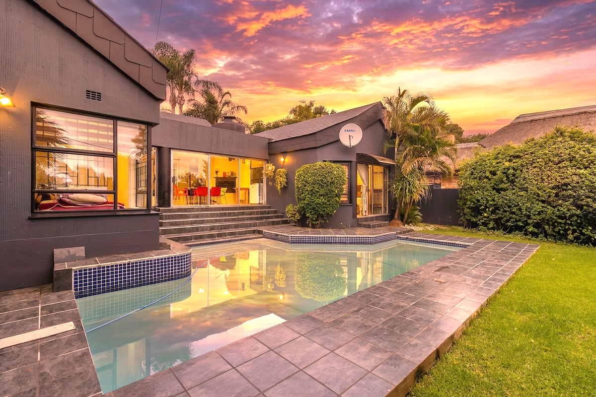 Style, Space & Sophistication – The Perfect Family Haven on a Prime Stand in Little Falls - Photo 2