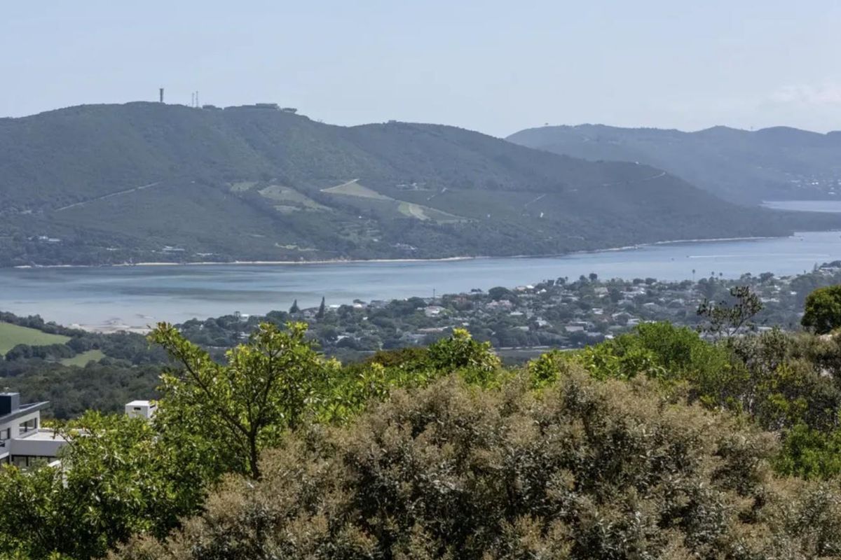 An Architectural masterpiece - Fernwood Estates - Photo 5