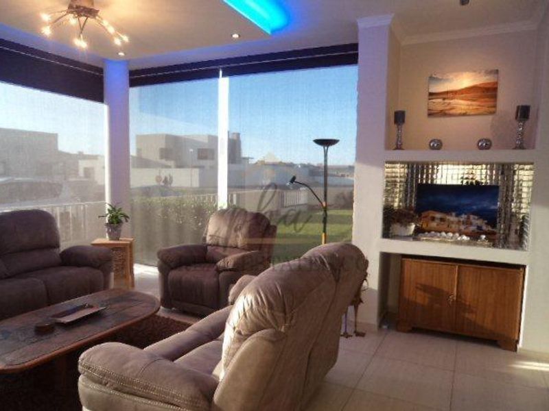 Luxurious 3-Bedroom Home with exquisite finishes in prime Meersig Area selling for N$4.9 mil - Photo 5