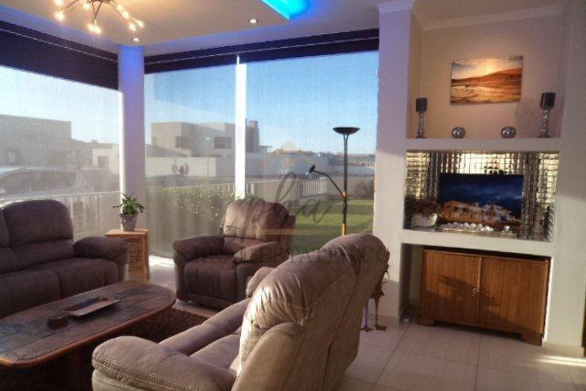 Luxurious 3-Bedroom Home with exquisite finishes in prime Meersig Area selling for N$4.9 mil - Photo 5