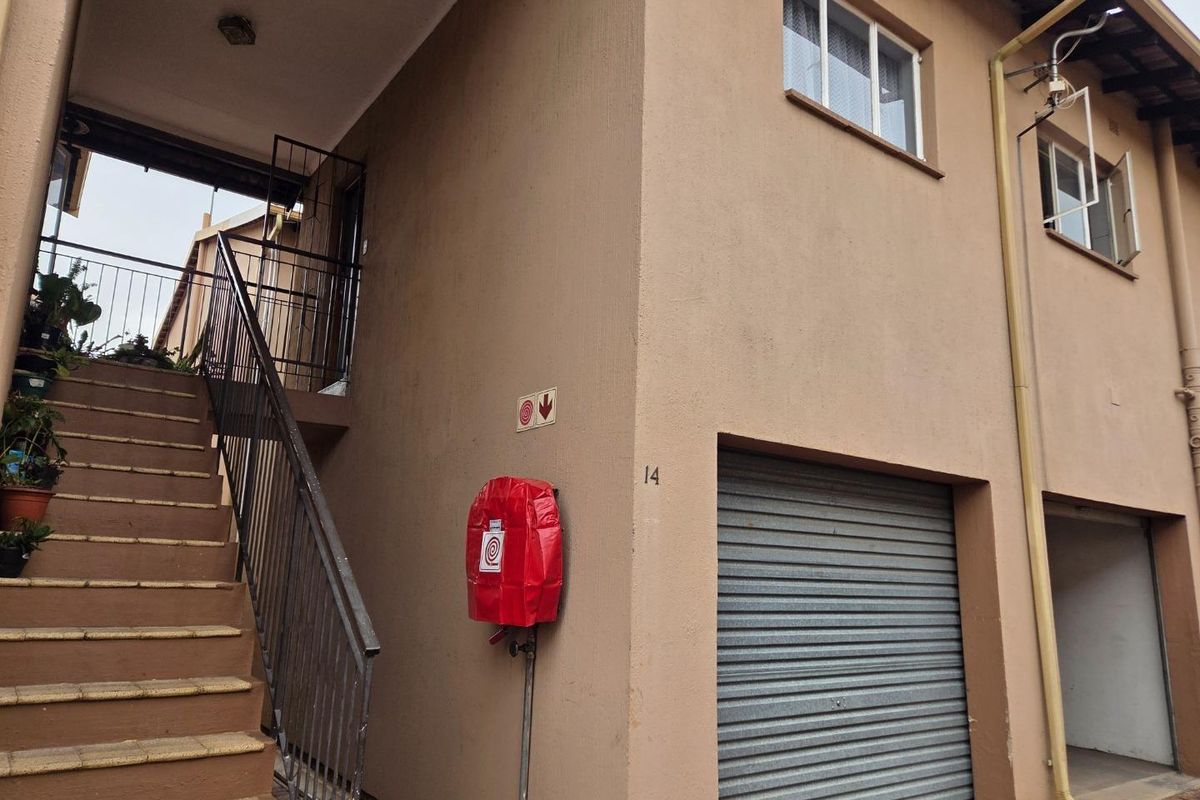 Secure & Stylish Upstairs Unit in Verwoerdpark - Photo 3