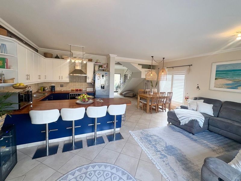 Stylish 3x Bedrooms Double Storey Townhouse For Sale in Dolphin Beach - Photo 6