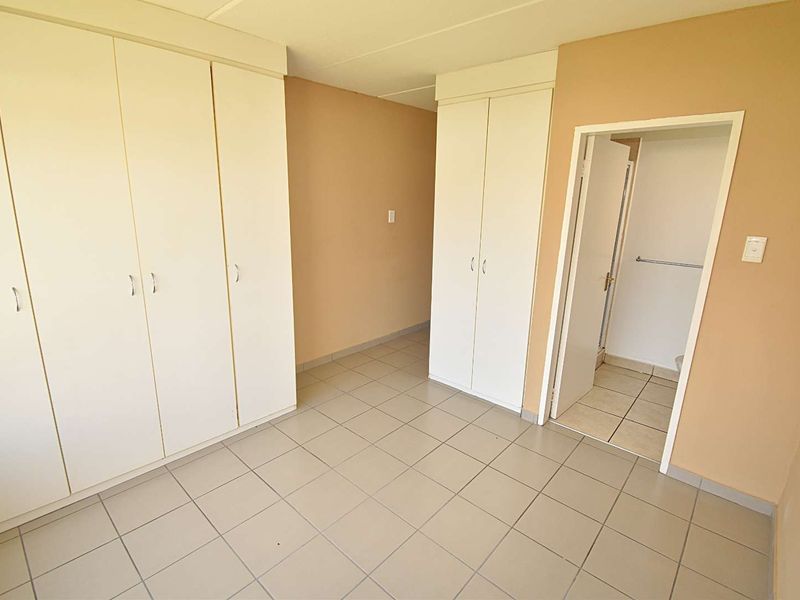 Ground Floor Townhouse - Photo 10