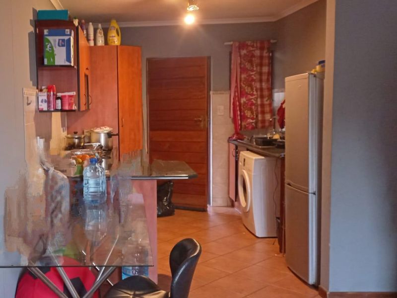 "Modern Living: 2-Bed Apartment Near It All!" - Photo 5