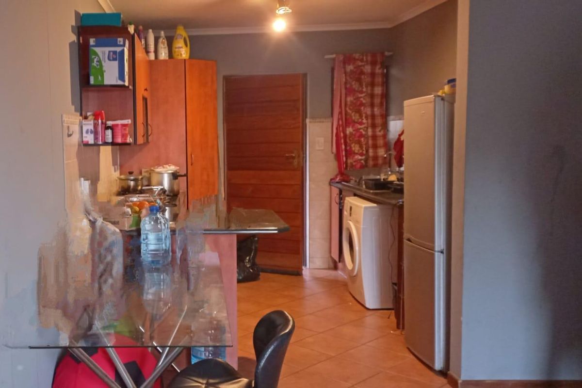 "Modern Living: 2-Bed Apartment Near It All!" - Photo 5