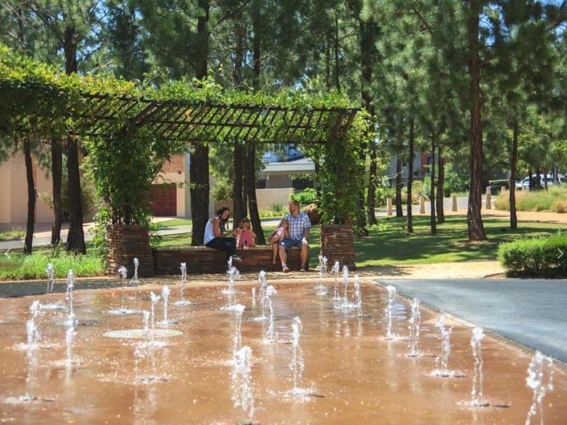 Discover a new benchmark in contemporary estate living - Photo 7