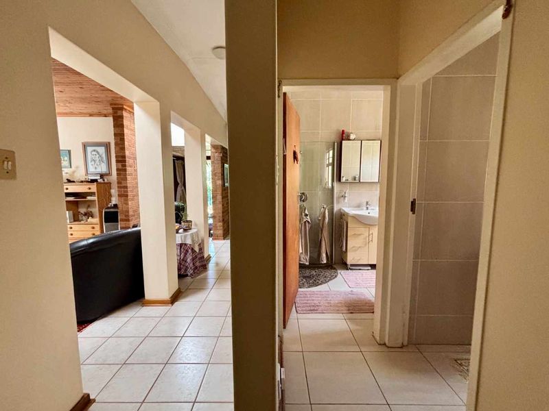 EXCLUSIVE MANDATE - NEAT AND IDEAL FOR A YOUNG  FAMILY TO GROW - LOVELY BIG STAND - Photo 9