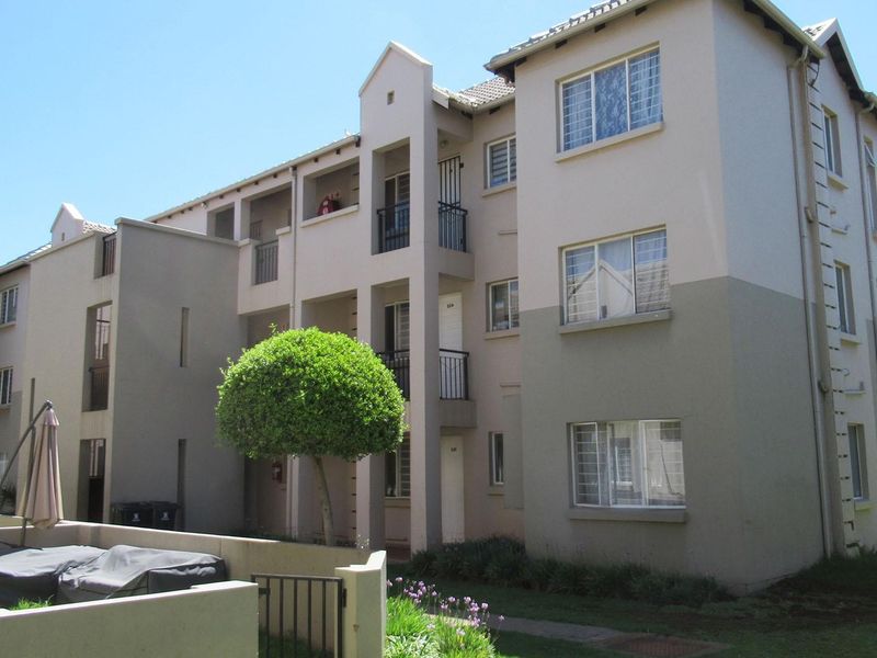 Townhouse For Sale in Boksburg - Photo 3