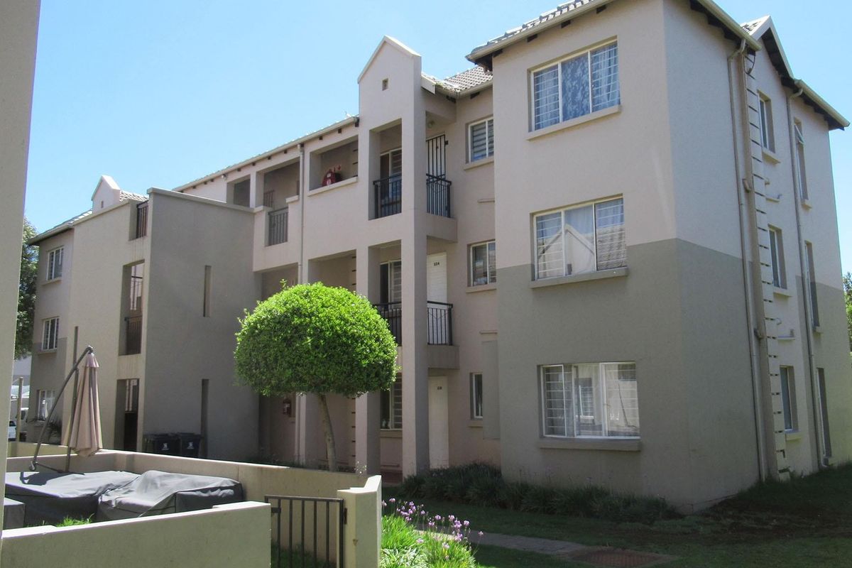 Townhouse For Sale in Boksburg - Photo 3