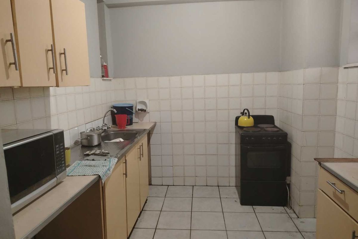 A SPACIOUS APARTMENT - Photo 2