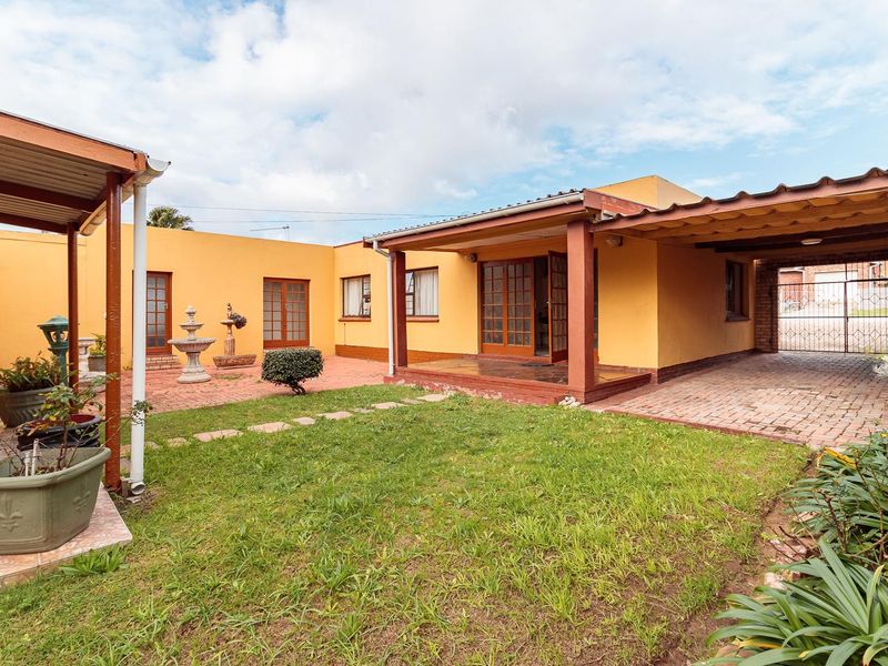 Beautiful 4-Bedroom Family Home - Photo 2