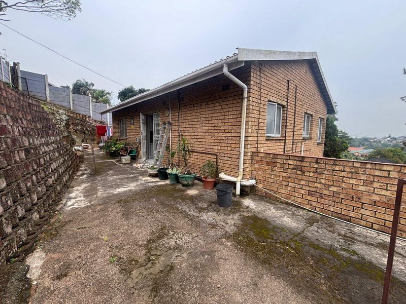 Priced to Sell in Queensburgh! Secure 2-Bed Townhouse with Garage - Photo 2