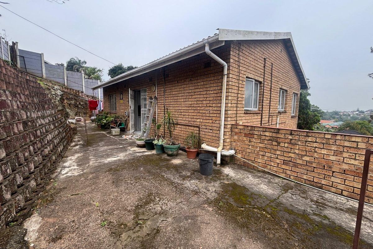 Priced to Sell in Queensburgh! Secure 2-Bed Townhouse with Garage - Photo 2