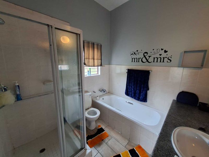 INVESTMENT DREAM OR PERFECT STARTER HOME - Photo 6