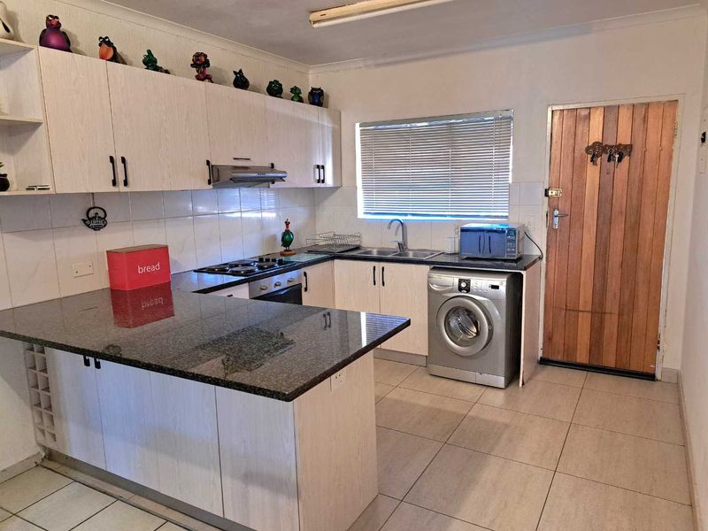 2 Bedroom Apartment for Sale in Ravenswood - Photo 2