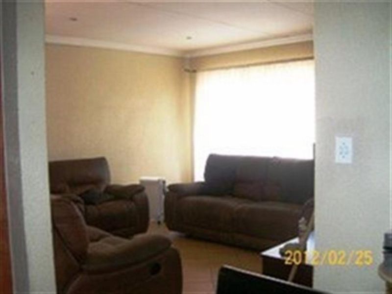 Lovely 2 bedroom top unit in La Montagne - Photo 3