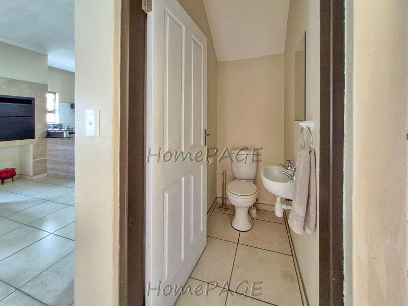 Fairway Estates, Walvis Bay: Neat 3 Bedr unit in Gracemere is for Sale - Photo 7