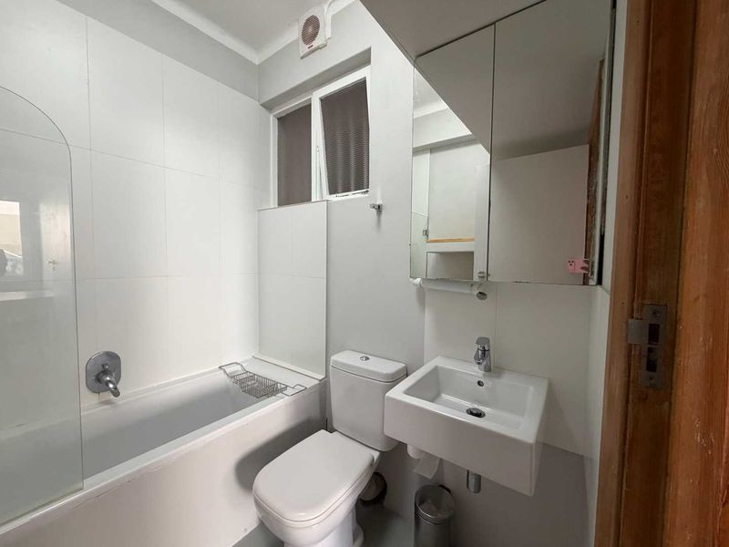 Charming Mouille Point Apartment - Photo 8