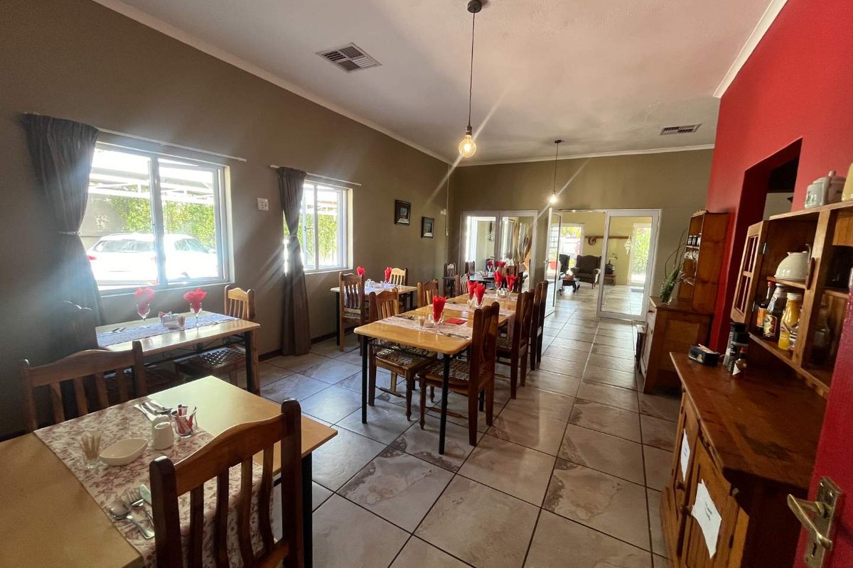 Stunning Guesthouse in a Prime Location – A Rare Investment Opportunity! - Photo 4