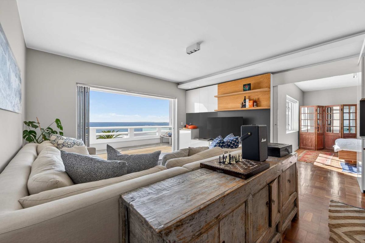 ELEVATED SEASIDE LIVING IN ICONIC OSTENDE - Photo 2