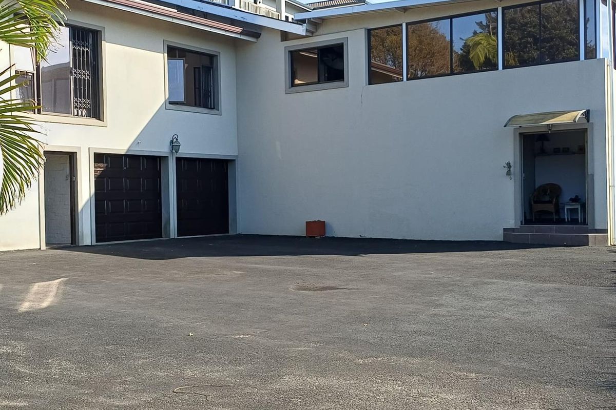 Sea Views, Space & Solar Living – The Ultimate Shelly Beach Entertainer’s Dream - Photo 3