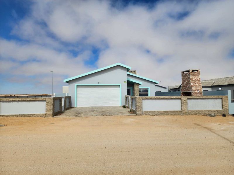 Freshly repainted and ready to move in. - Photo 2