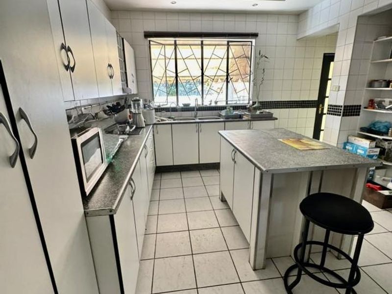 Spacious Property FOR SALE in Windhoek West Ideal for Business - Photo 9